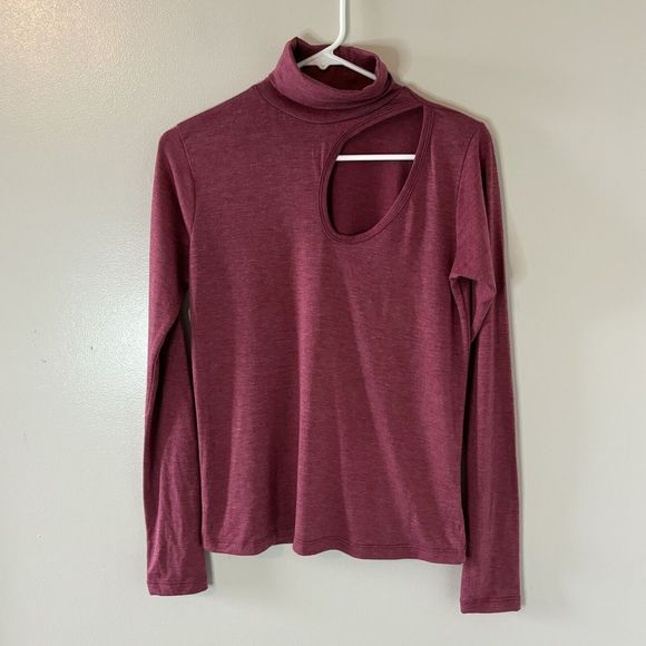 Hot Topic Womens Long Sleeve Turtleneck Cutout Maroon Top Sz Small - Picture 1 of 6